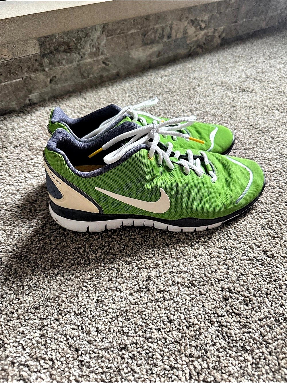 Nike Free Livestrong Green & White US 9.5 Womens Athletic Shoes EUC